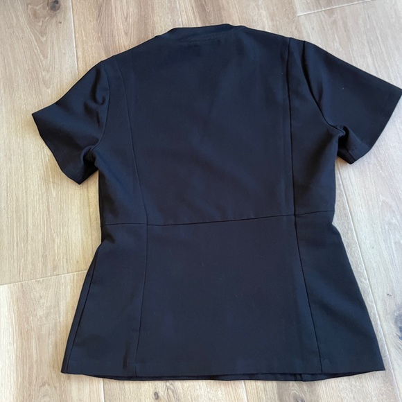 FIGS scrub top. Slim. Black. Side pockets with shiny trim Small - Picture 4 of 4